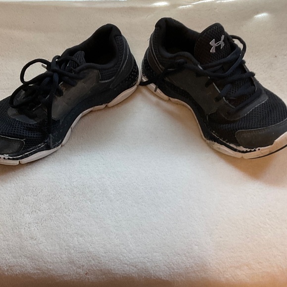 Under Armour Black and Gray Kids Sneakers - Picture 6 of 7